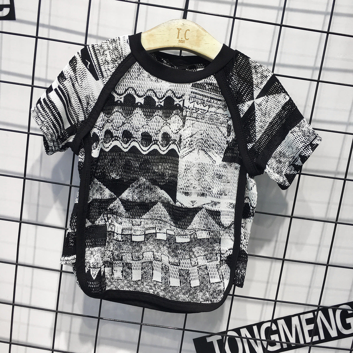 Completo Bambino Urban Style T-shirt Rete Stampata e Jeans Strappati