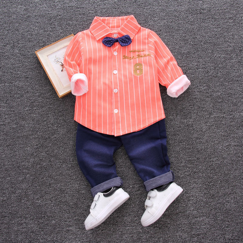 Completo Elegante Bimbo con Camicia a Righe, Papillon e Pantaloni