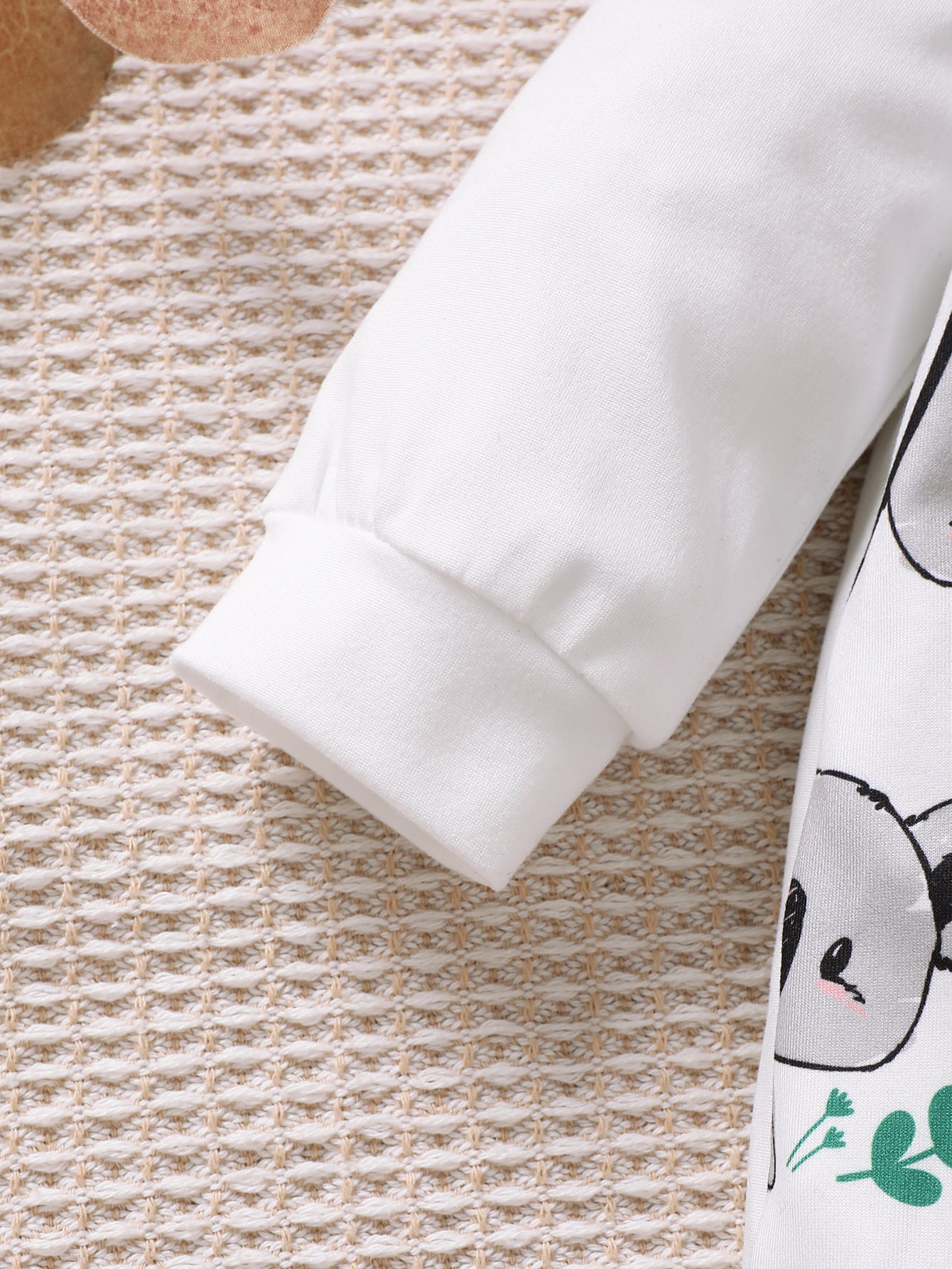 Salopette con Koala + Maglia Bianca + Cappellino Coordinato