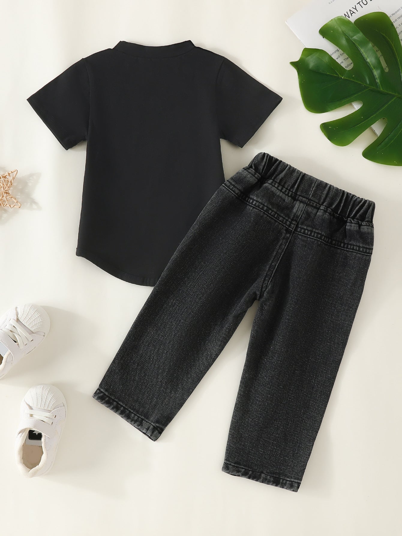 Completo Casual Bambino T-shirt Nera e Jeans Strappati