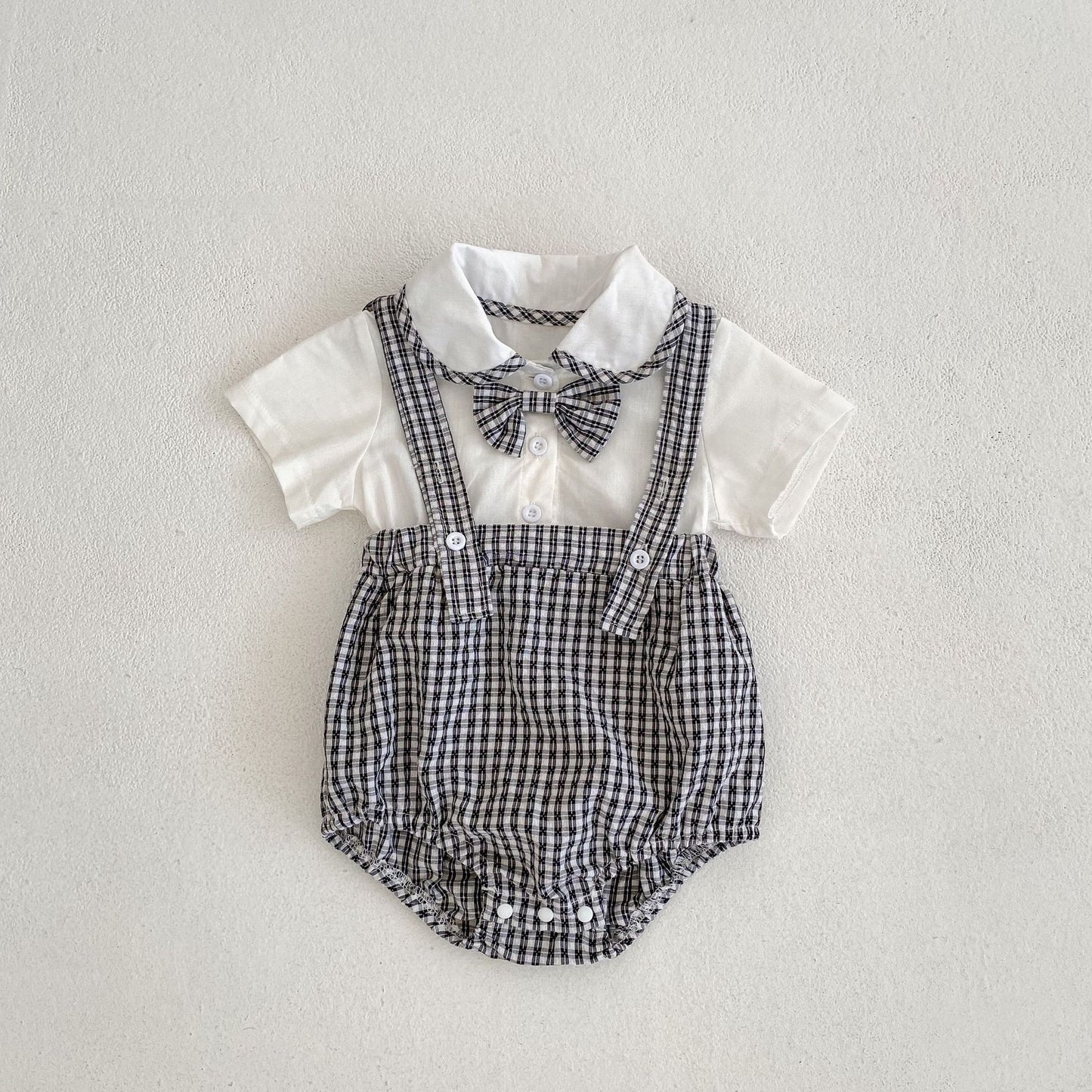 Pagliaccetto elegante a quadretti per neonato con papillon
