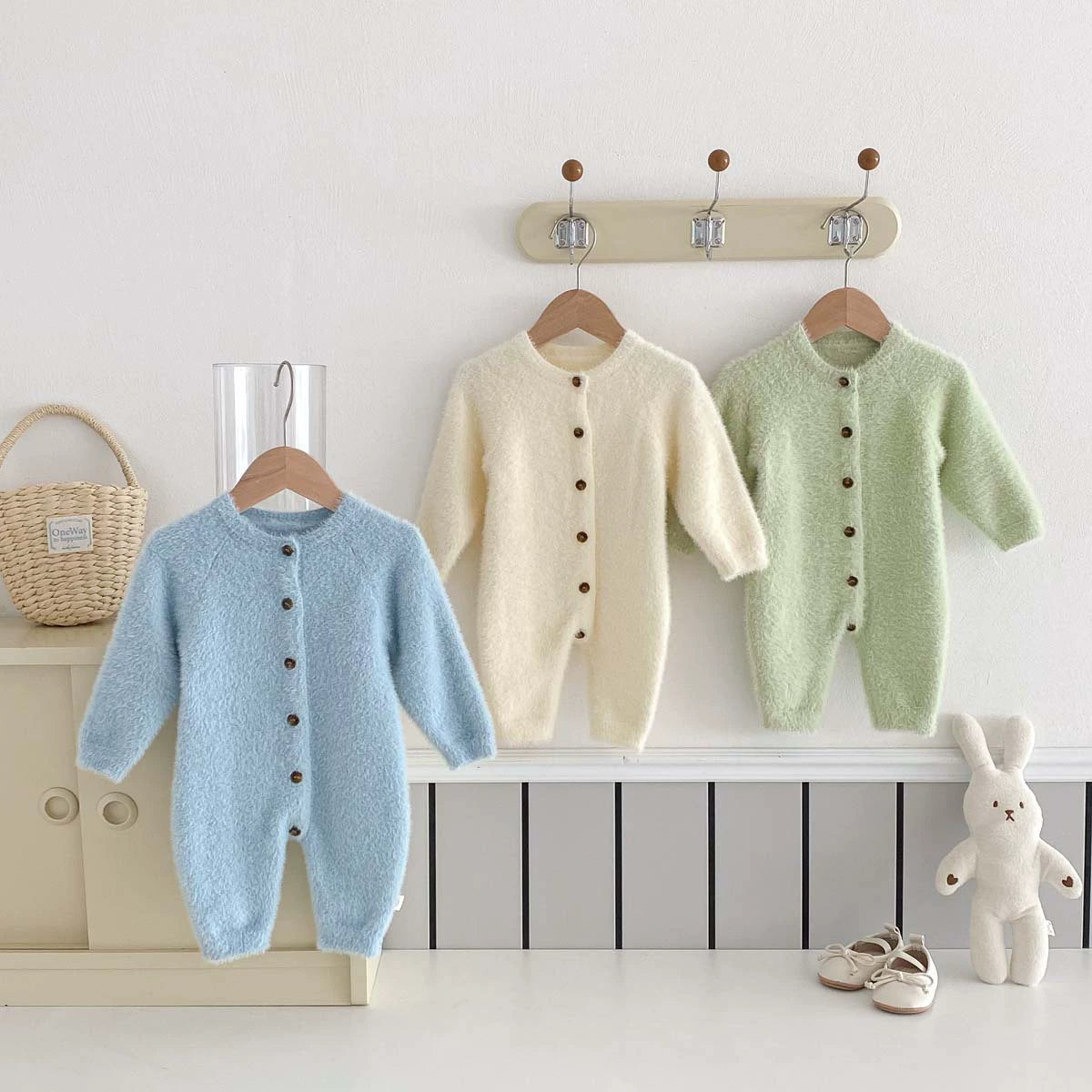 Tutina Invernale Neonato in Maglia Fluffy – Bottoni in Legno