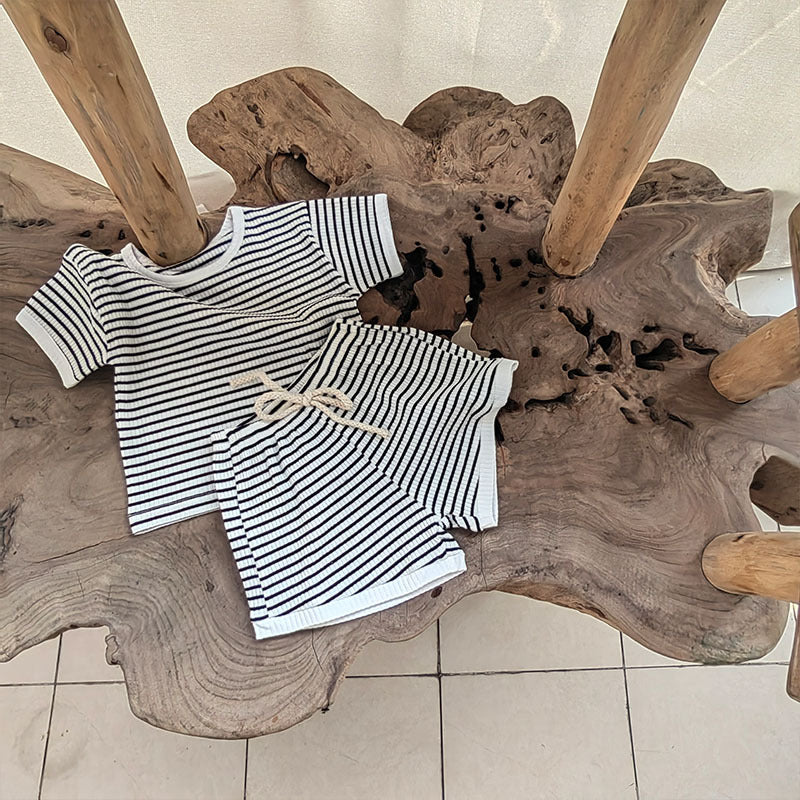 Completo Estivo Bimbo/Bimba Maglietta e Shorts a Righe Colorate