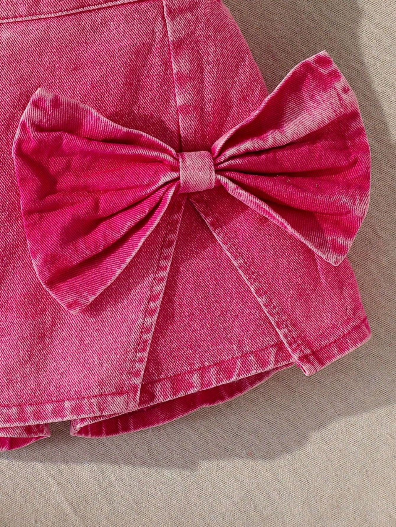 Completo estivo bambina con fiocchi T-shirt “Adorable” e gonnellina rosa