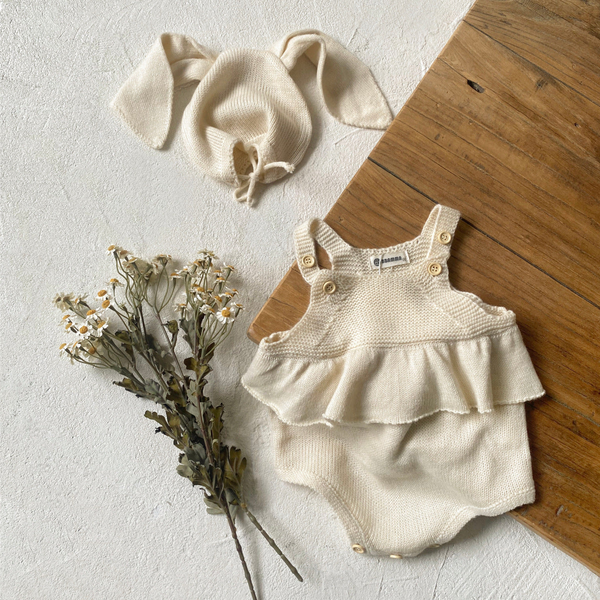 Set Salopette e Cappellino con Orecchie da Coniglio