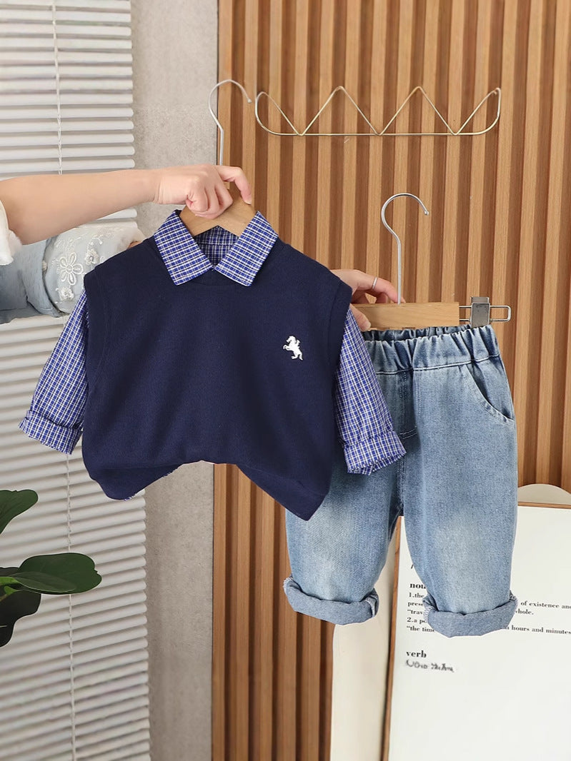 Completo Bambino Elegante: Camicia a Quadri con Gilet e Jeans Chiari