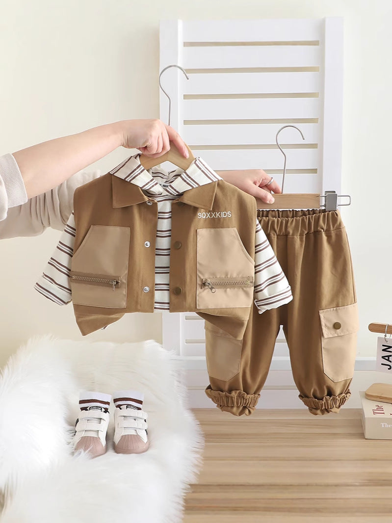 Completo Bambino 3 Pezzi Camicia a Righe, Gilet Multitasche e Pantaloni Cargo