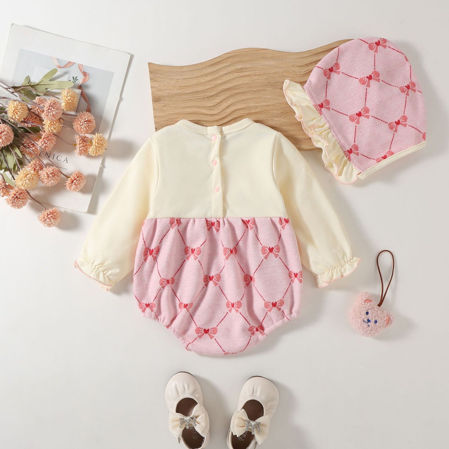 Pagliaccetto bimba con fiocco rosa e cappellino
