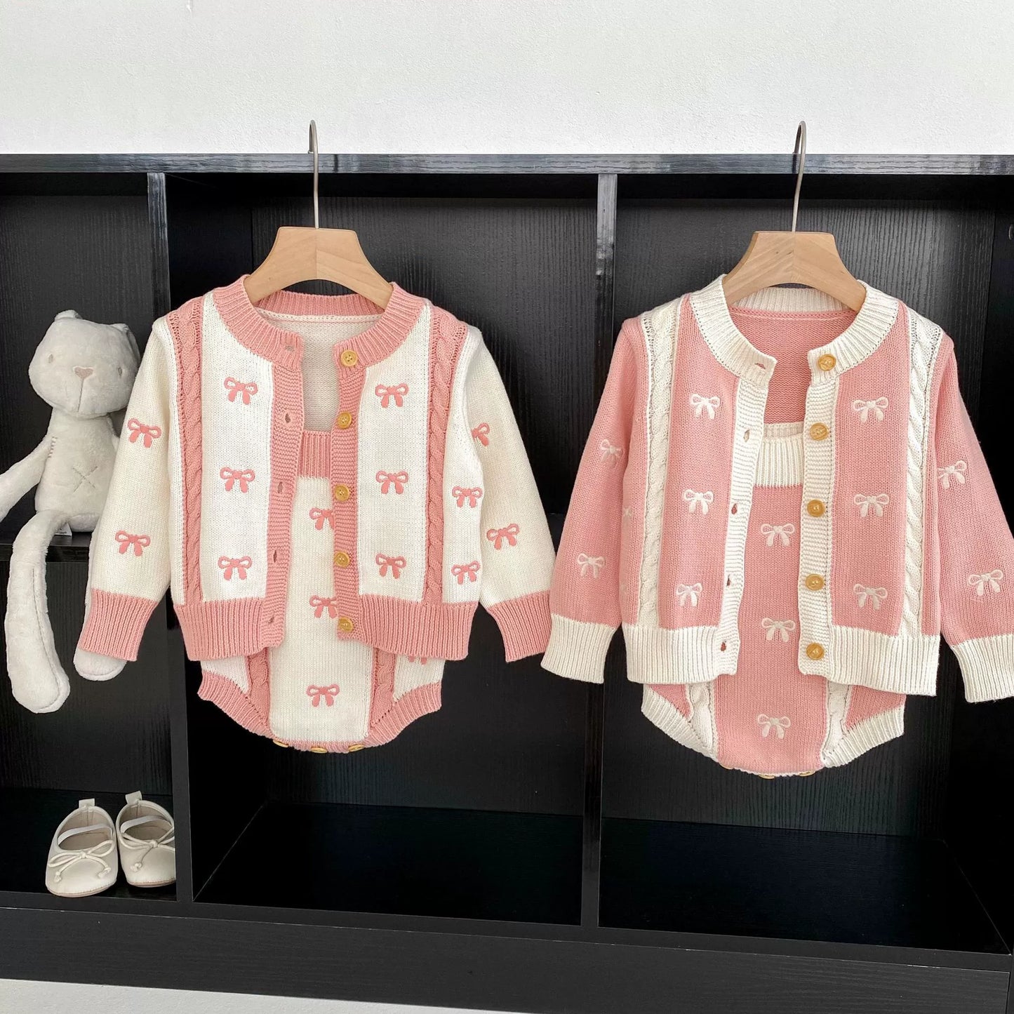Bretelle o cardigan Bambina in Maglia - con Fiocchetti