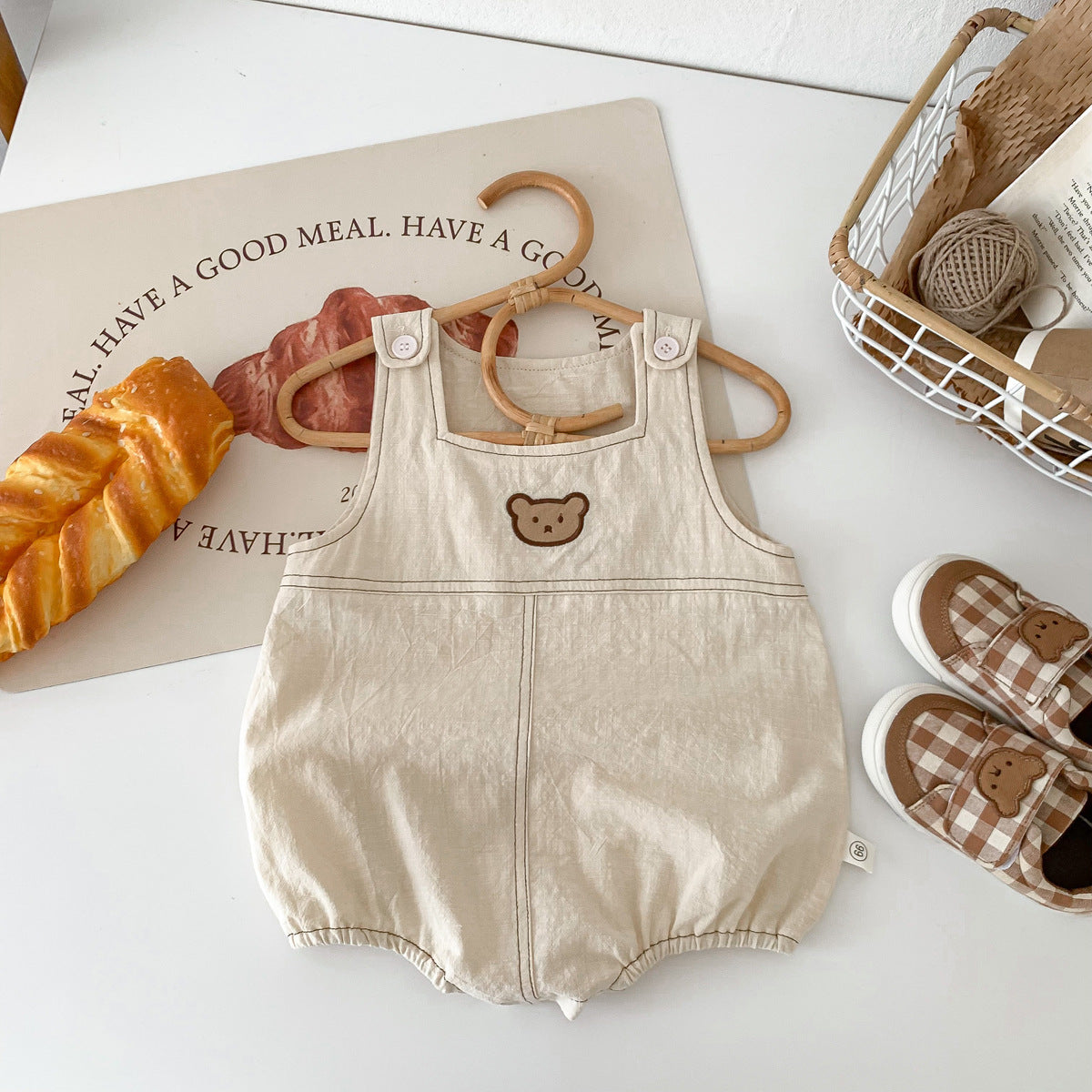 Salopette neonato con orsetto stile tenero e casual