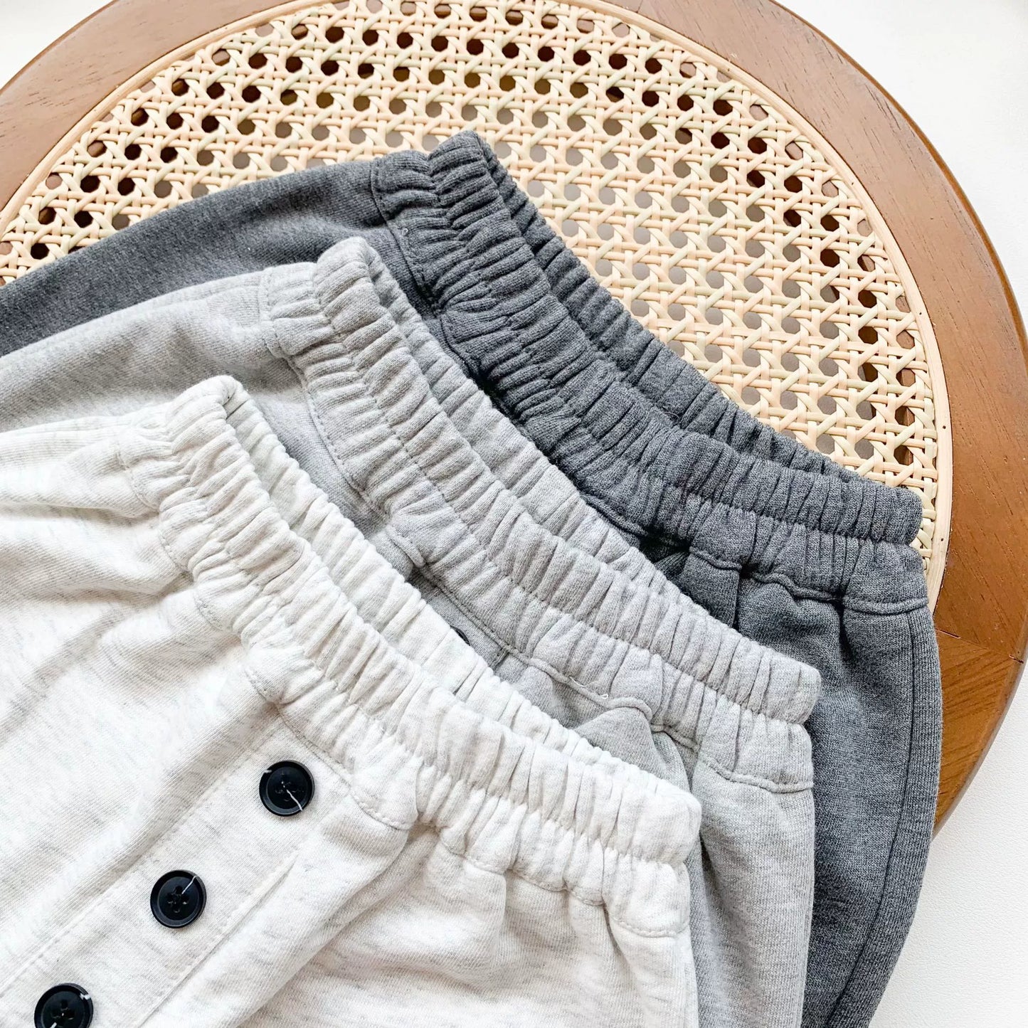 Pantaloni per bambini in cotone con bottoni