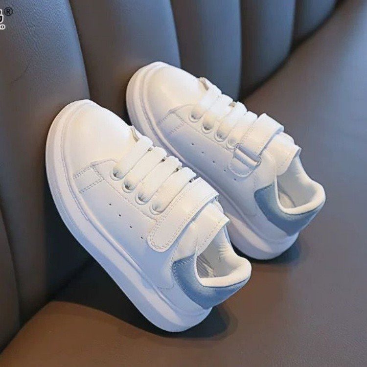 Sneakers Bianche Bambino/a con Strappo e Dettaglio Colorato