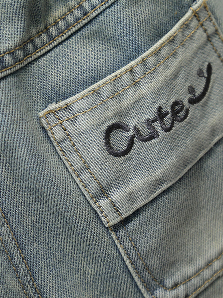 Jeans Bambino Lavaggio Chiaro con Tasche Ricamate Modello “Cute Bear”