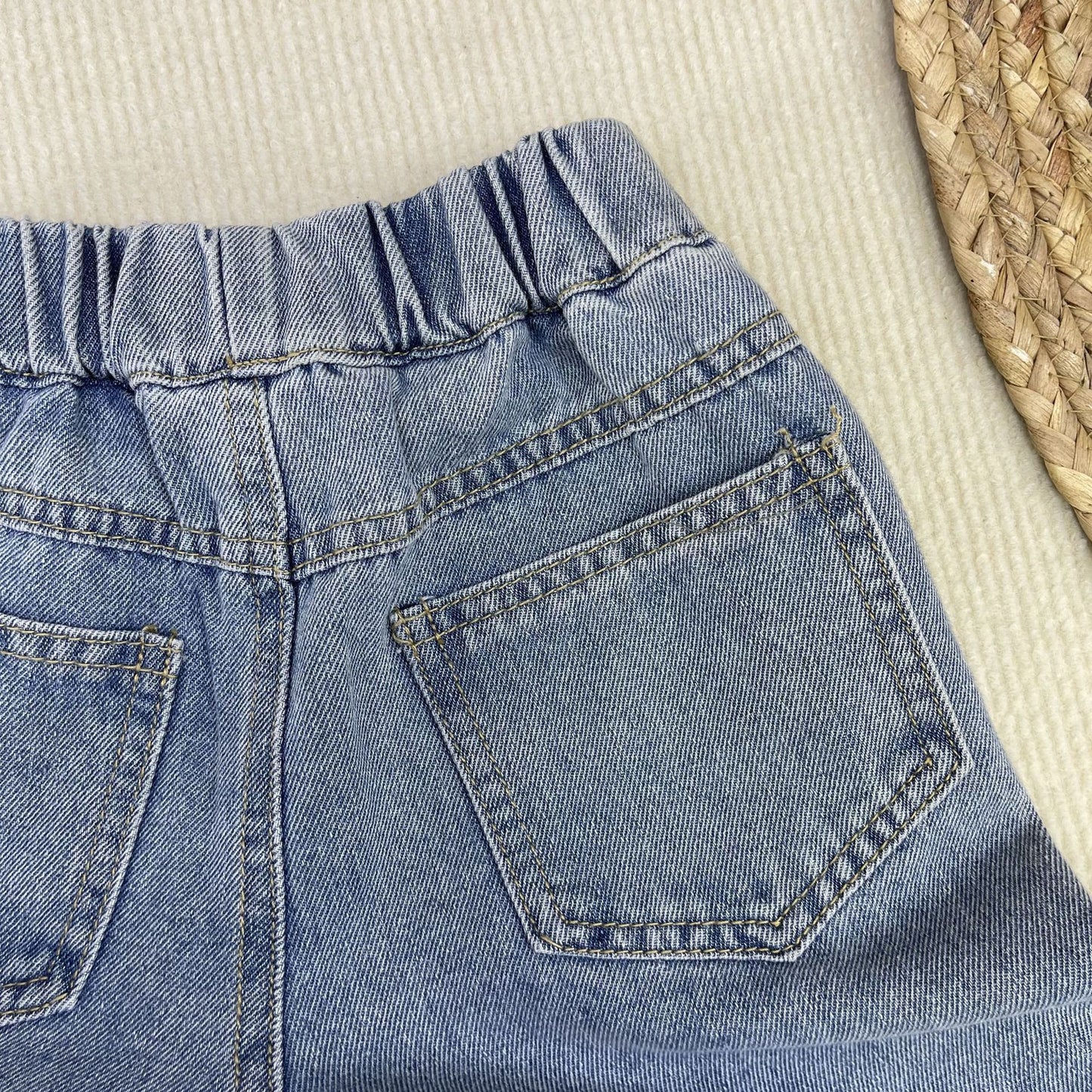 Jeans Bambino Estivi con Strappo e Risvolto Stile Casual