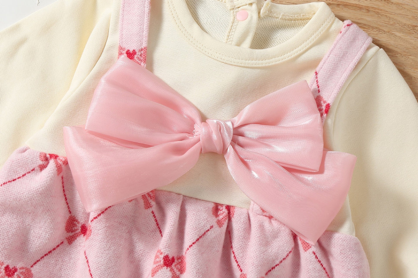Pagliaccetto bimba con fiocco rosa e cappellino