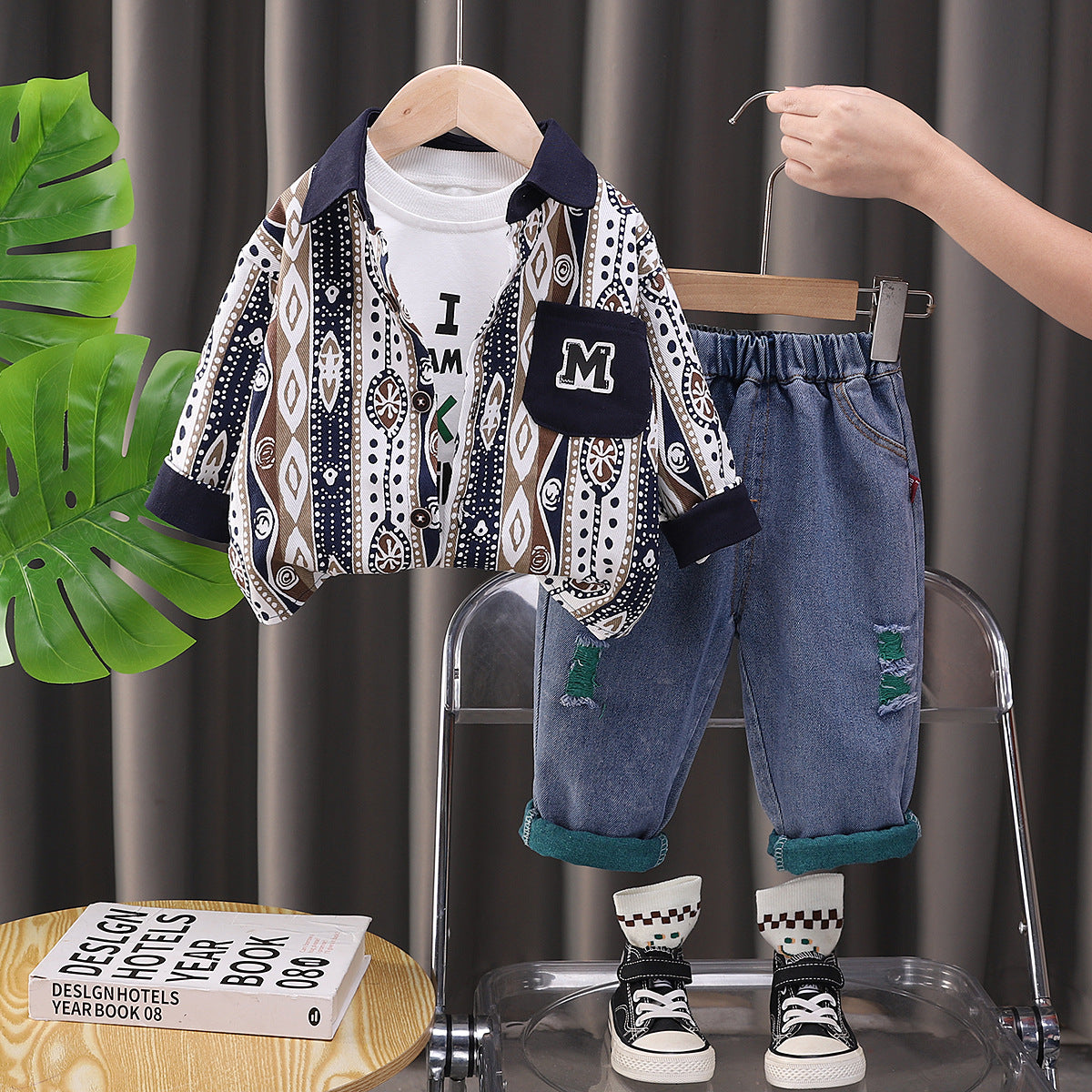 Completo Bimbo "Ethnic Vibes" Giacca Fantasia, T-shirt e Jeans Strappati