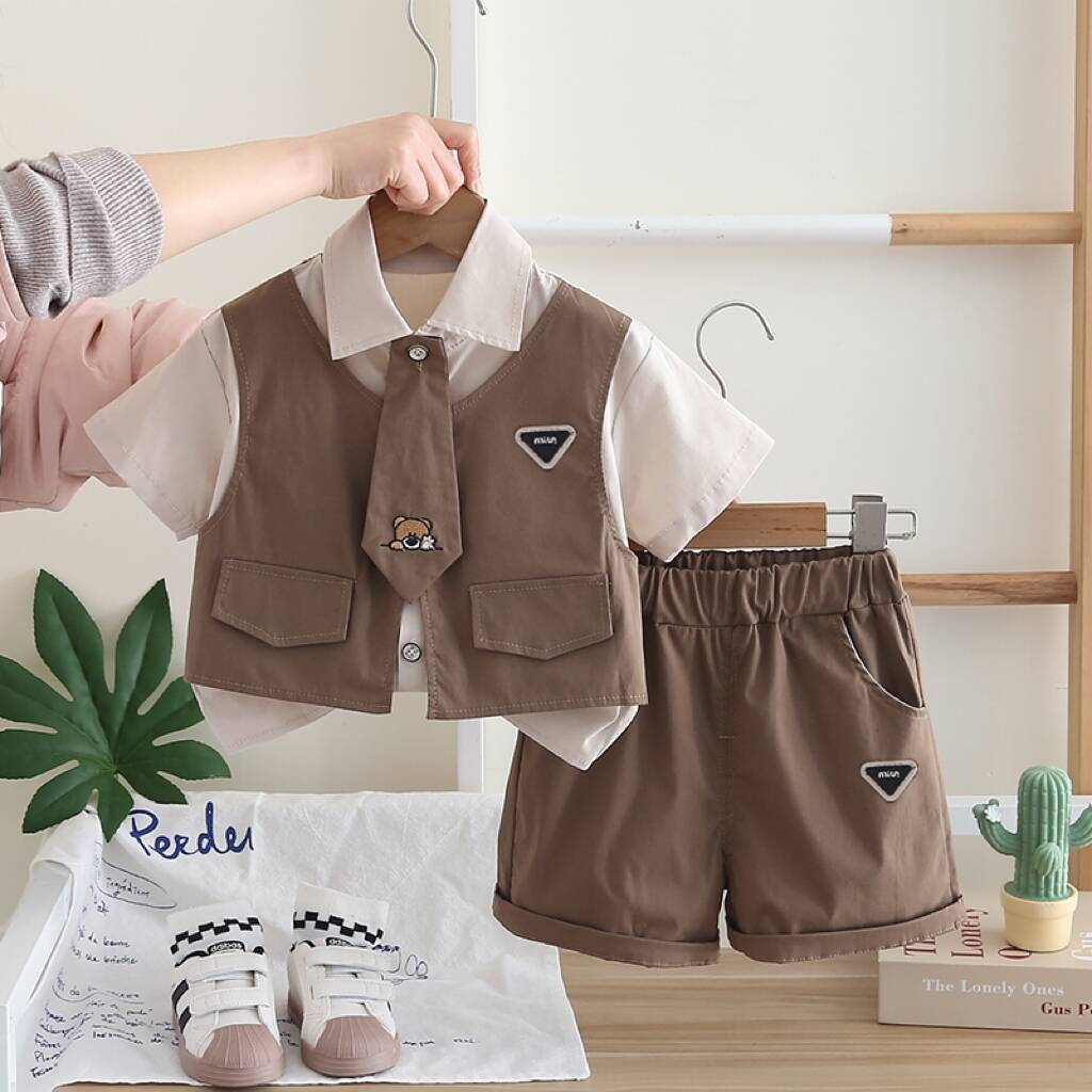 Completo Elegante Bambino "Mini Boss" - Camicia, Gilet, Cravattino e Shorts