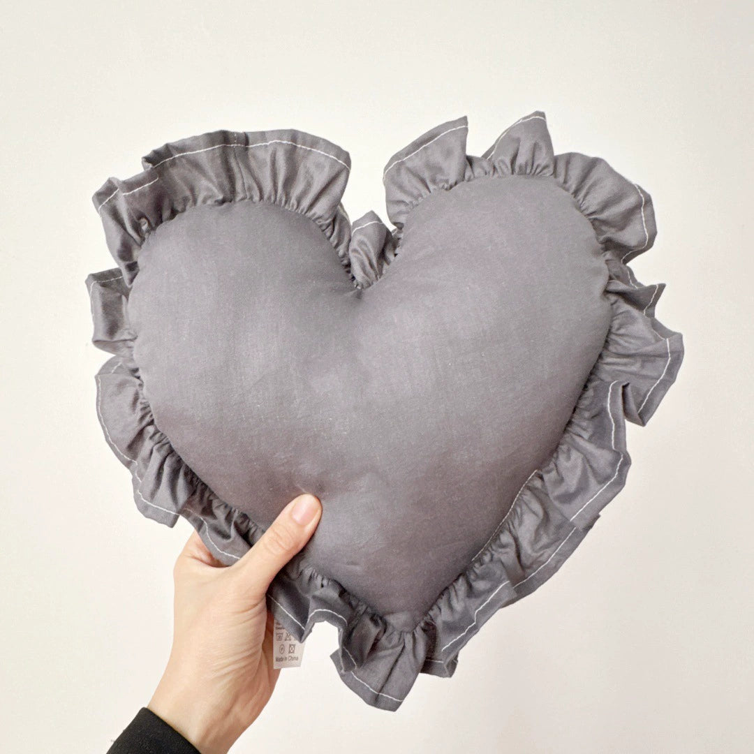 Cuscino Decorativo a Forma di Cuore con Volant