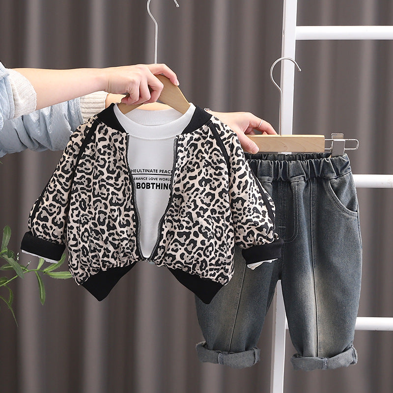 Completo Bambino 3 Pezzi – Felpa Animalier, T-shirt e Jeans
