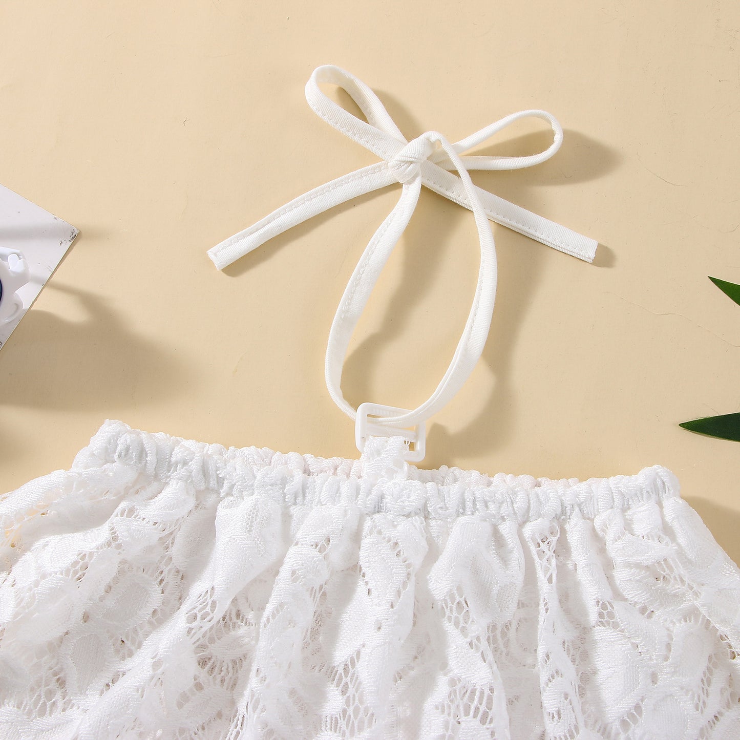 Completo estivo bambina con top in pizzo e shorts in denim