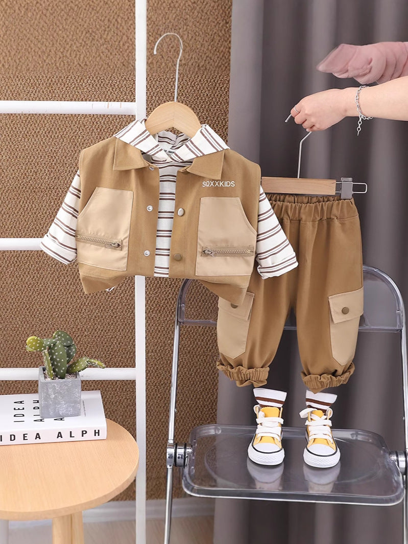 Completo Bambino 3 Pezzi Camicia a Righe, Gilet Multitasche e Pantaloni Cargo