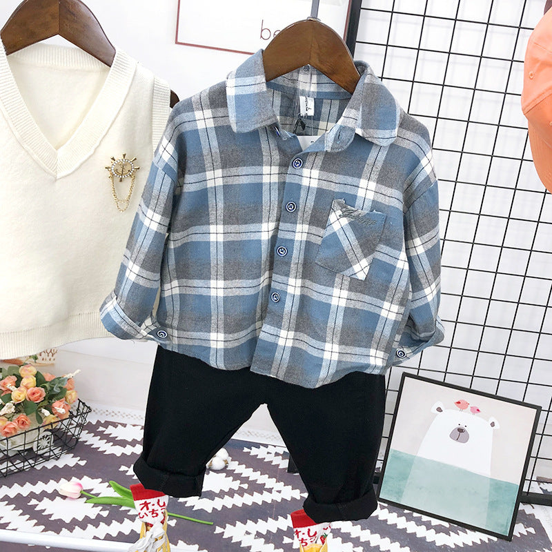 Completo Elegante Bimbo 3 Pezzi – Camicia a Quadri, Gilet Bianco e Pantaloni Neri
