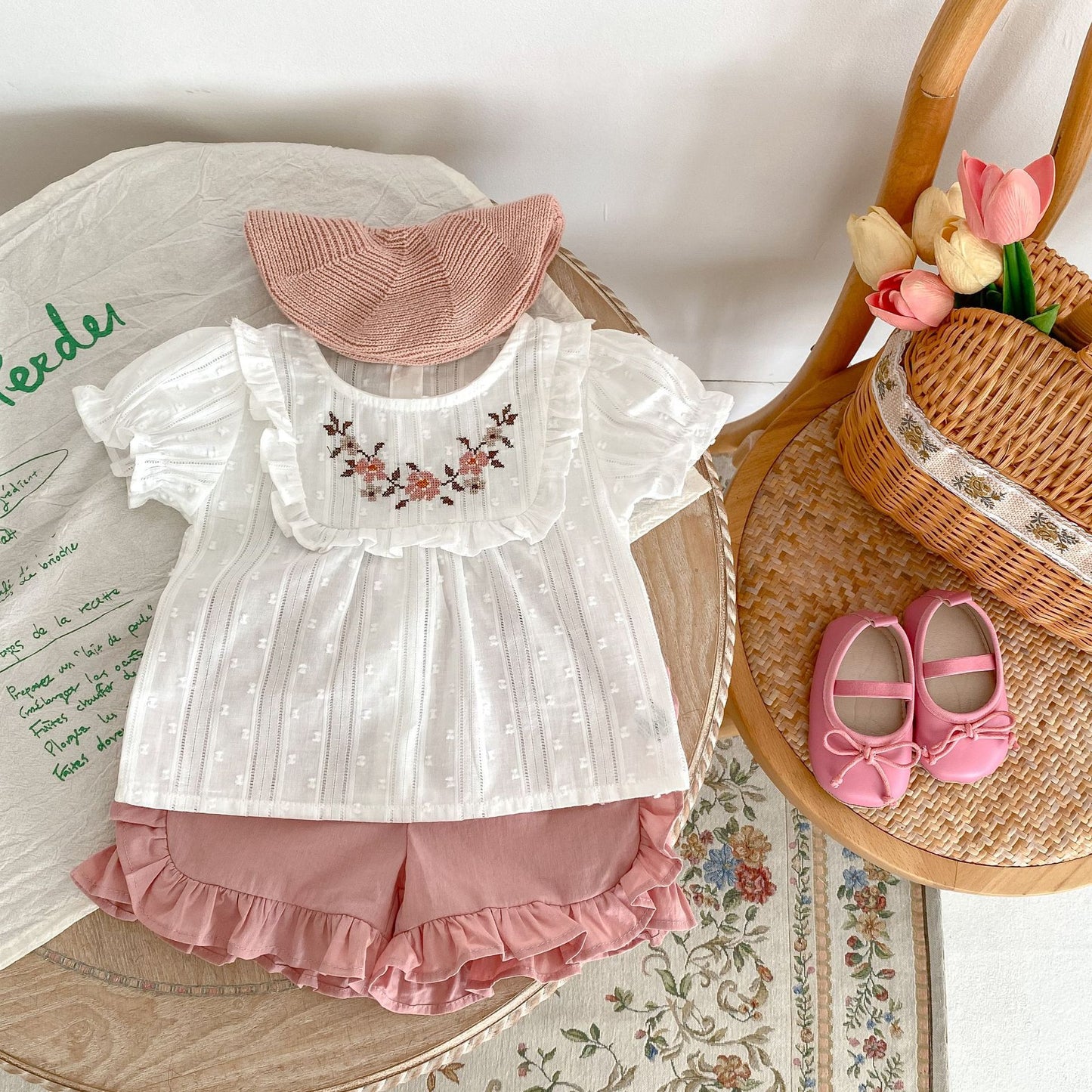Completo Neonata/ Bimba Ricamato – Top Bianco & Shorts Rosa con Volant