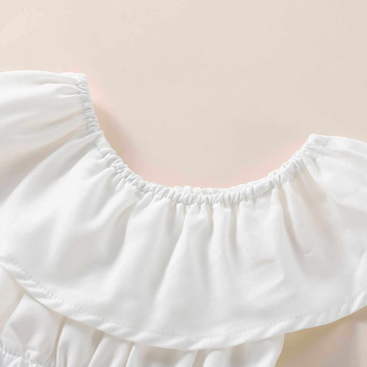 Completo Estivo 3 Pezzi Bimba – Top Bianco, Salopette Cognac e Fascia Fiocco