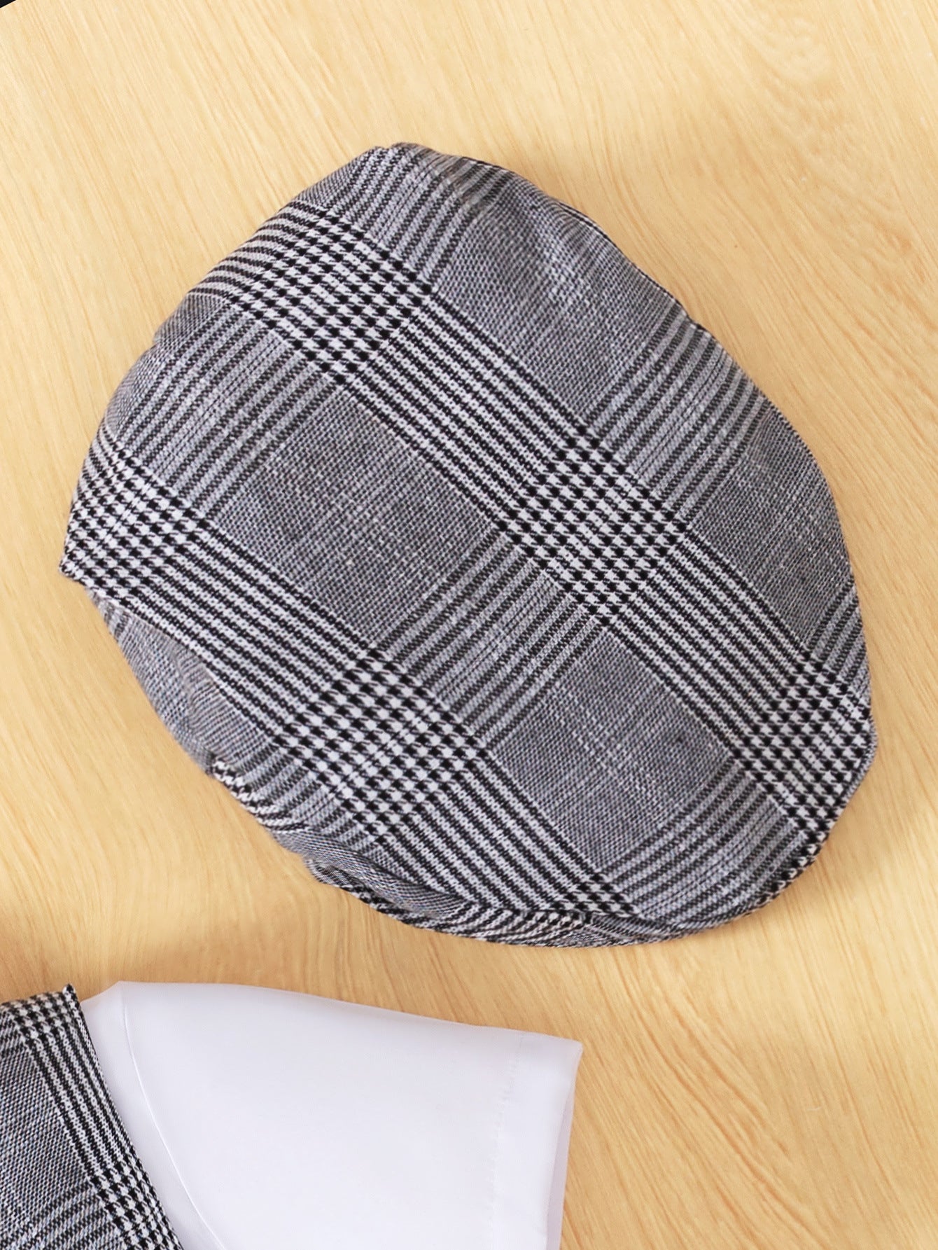 Completo Elegante Bambino 3 Pezzi con Papillon e Cappello – Stile Scozzese