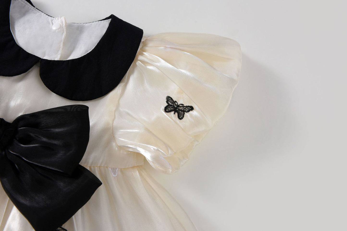 Abito Elegante con Fiocco e Cappellino Coordinato