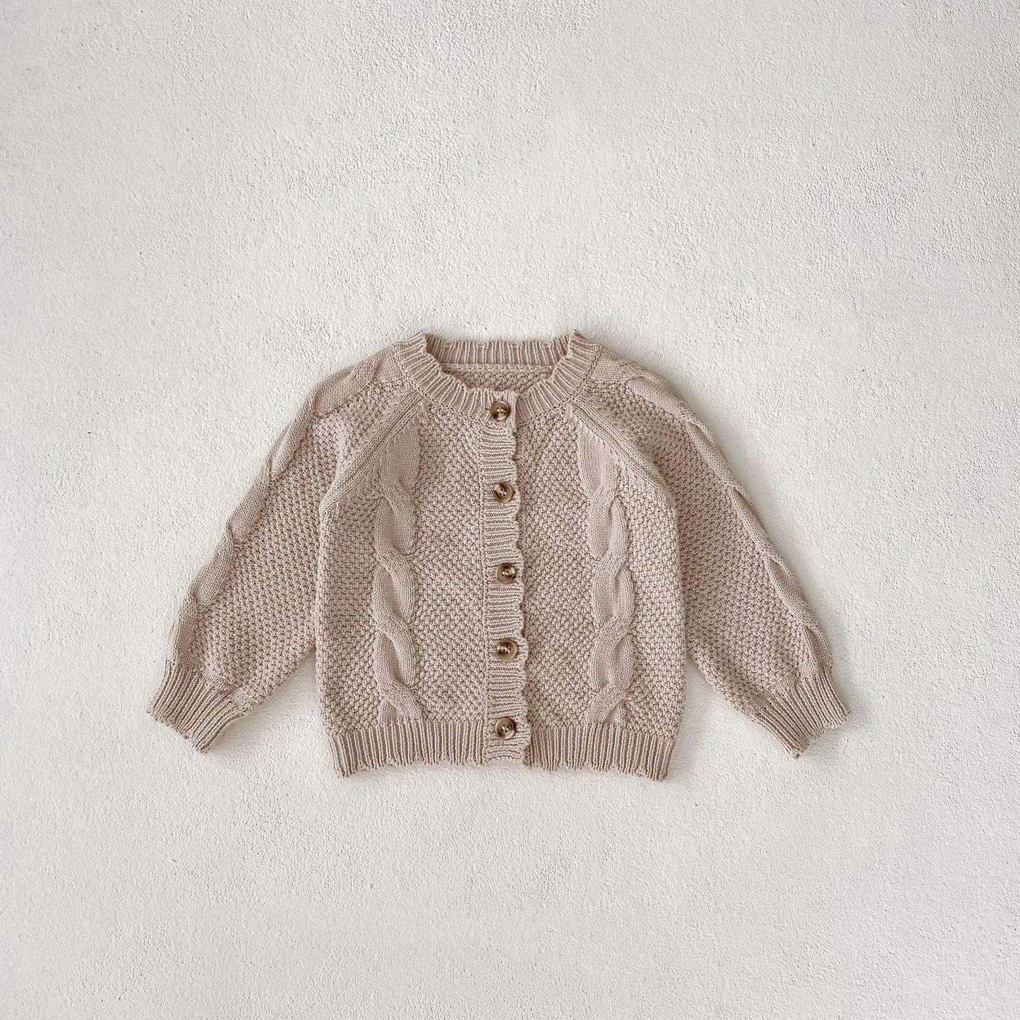 Completo Maglia Lavorata 2 Pezzi per Bambina – Cardigan e Shorts con Volant