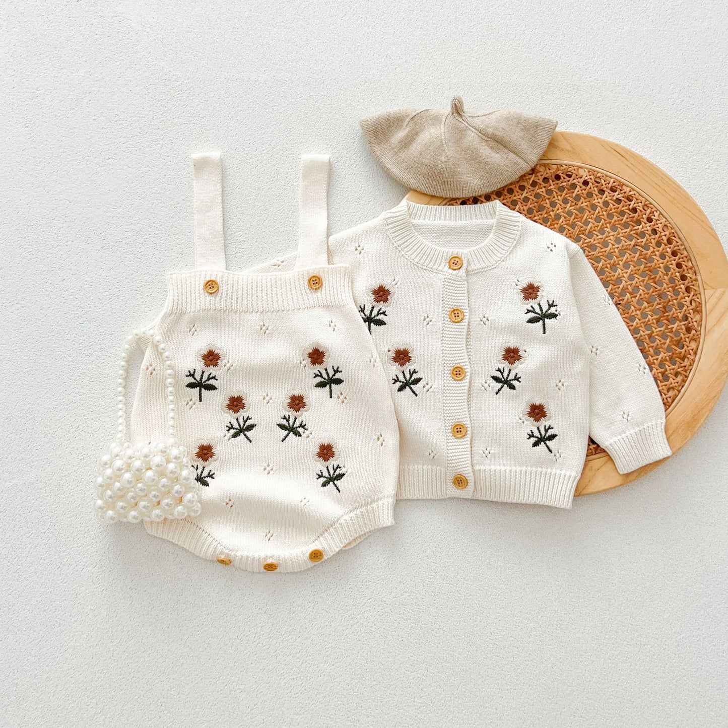 Set Maglia + Body Salopette Neonata Bimba Maglia Ricamata – Con Borsetta e Berretto