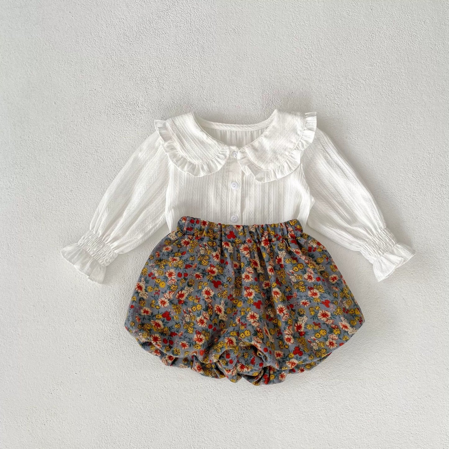 Camicetta Bianca con Colletto + Shorts a Fiori
