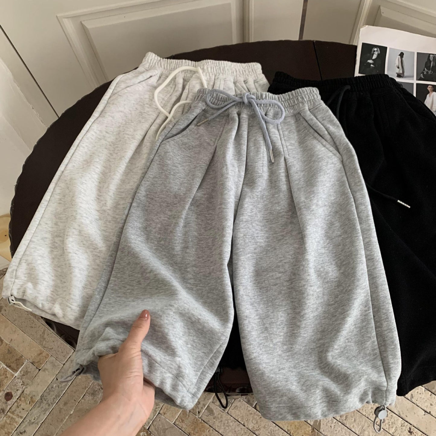 Pantaloni Bambino/a in Felpa Neri con Coulisse e Fondo Regolabile
