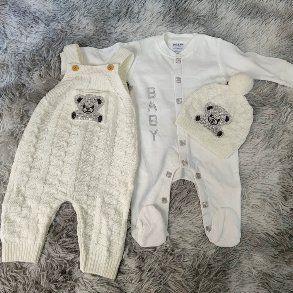 Completo neonato in maglia bianca con orsacchiotto e cappellino