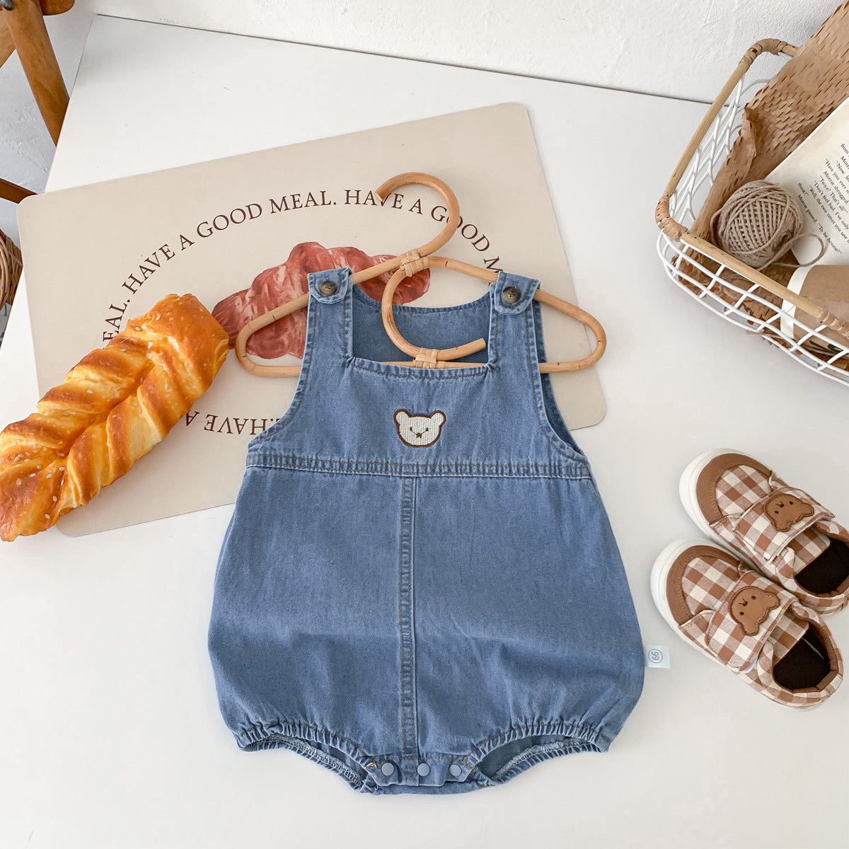 Salopette neonato con orsetto stile tenero e casual