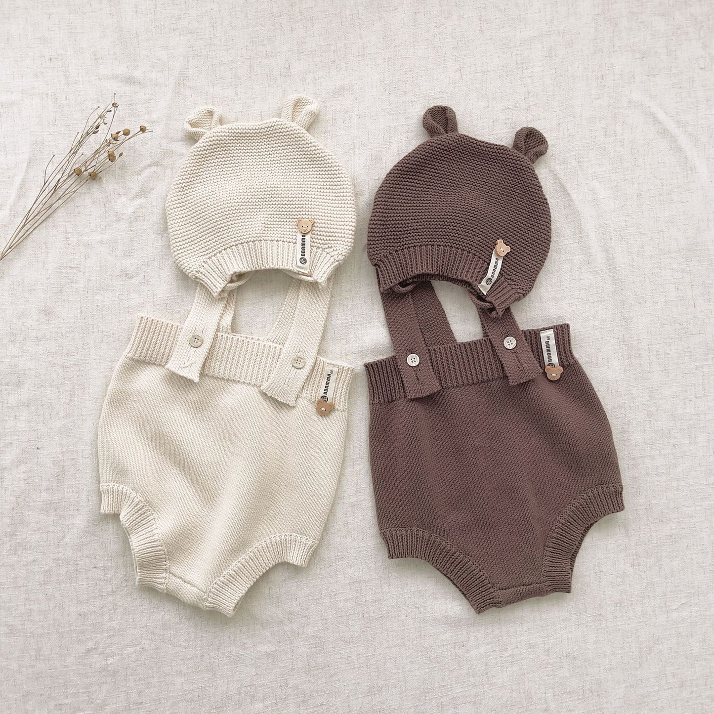 Salopette in Maglia per Neonato + cappellino Stile Orsetto