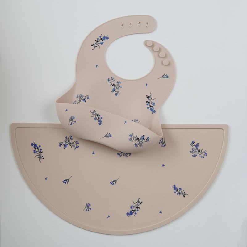 Set Bavaglino + Tovaglietta in Silicone Fantasia Floreale Blu