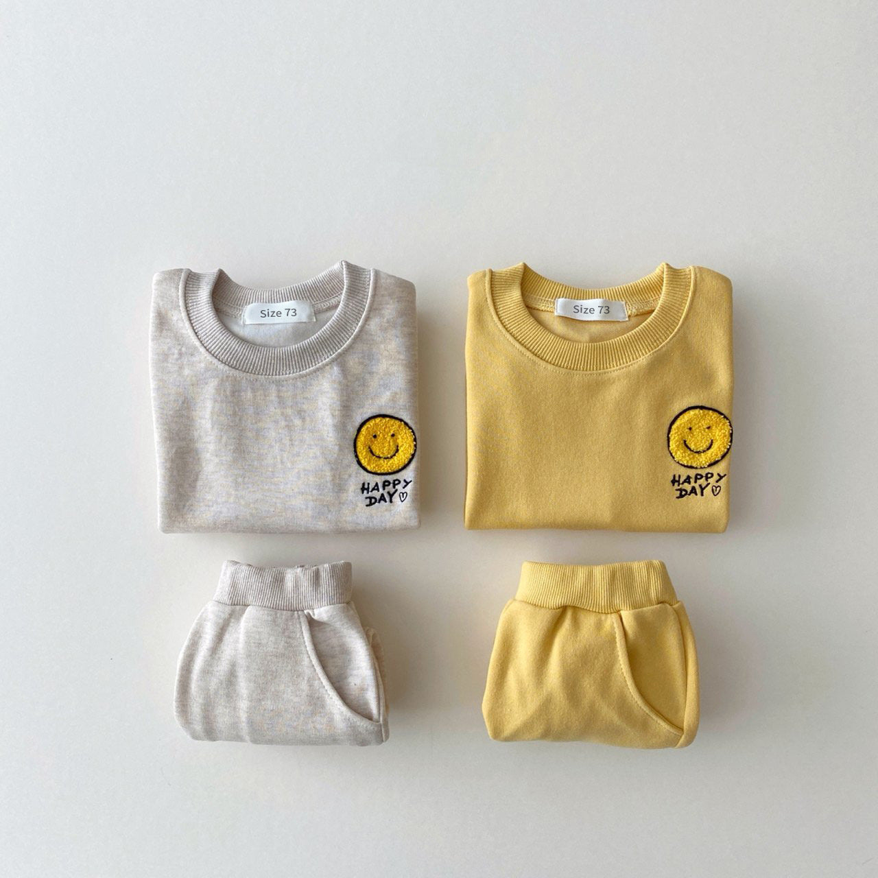 Tuta Felpata Bambino “Happy Day” 2 Pezzi: Felpa + Pantaloni