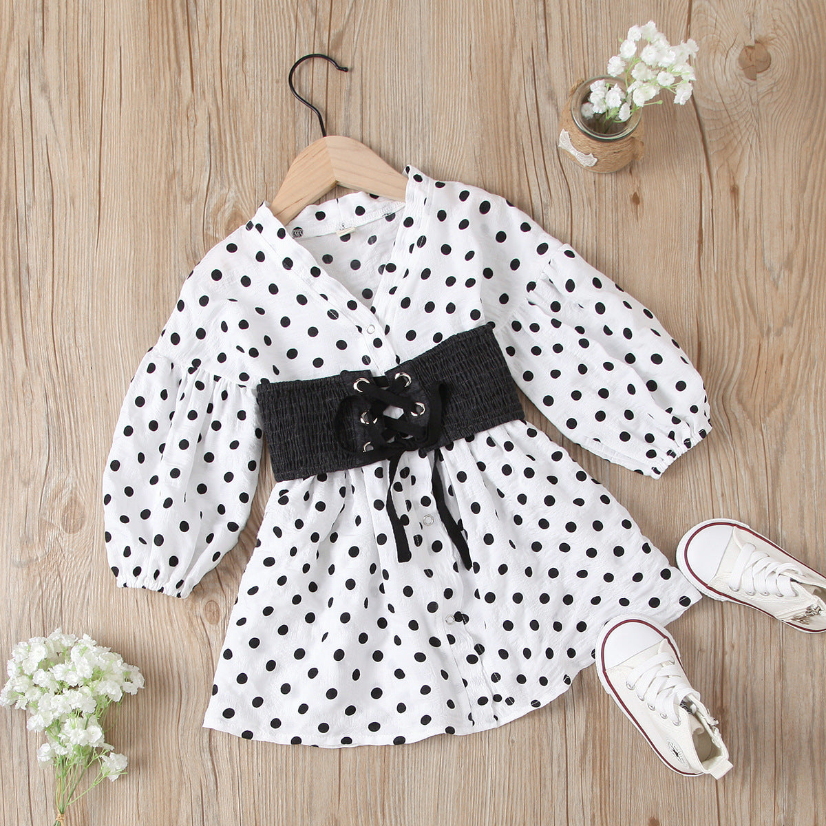 Vestitino bambina a pois con cintura nera – Eleganza retrò