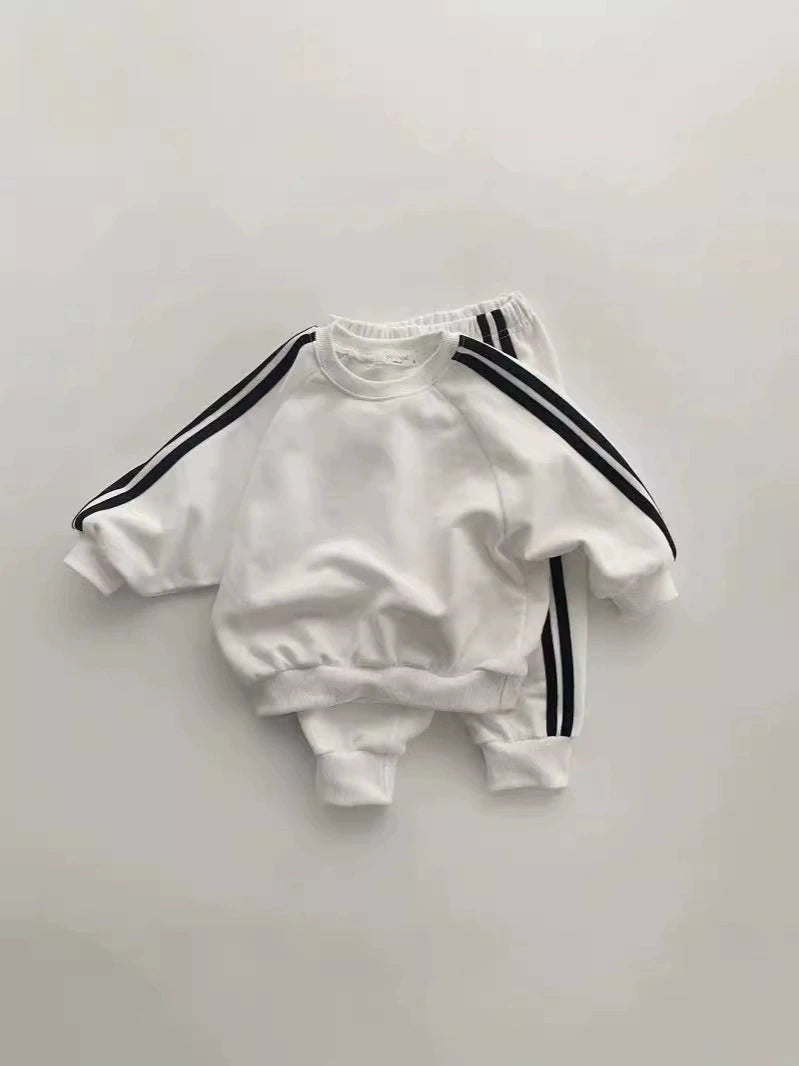 Completo Sportivo Bimbo/Bimba con Bande Laterali