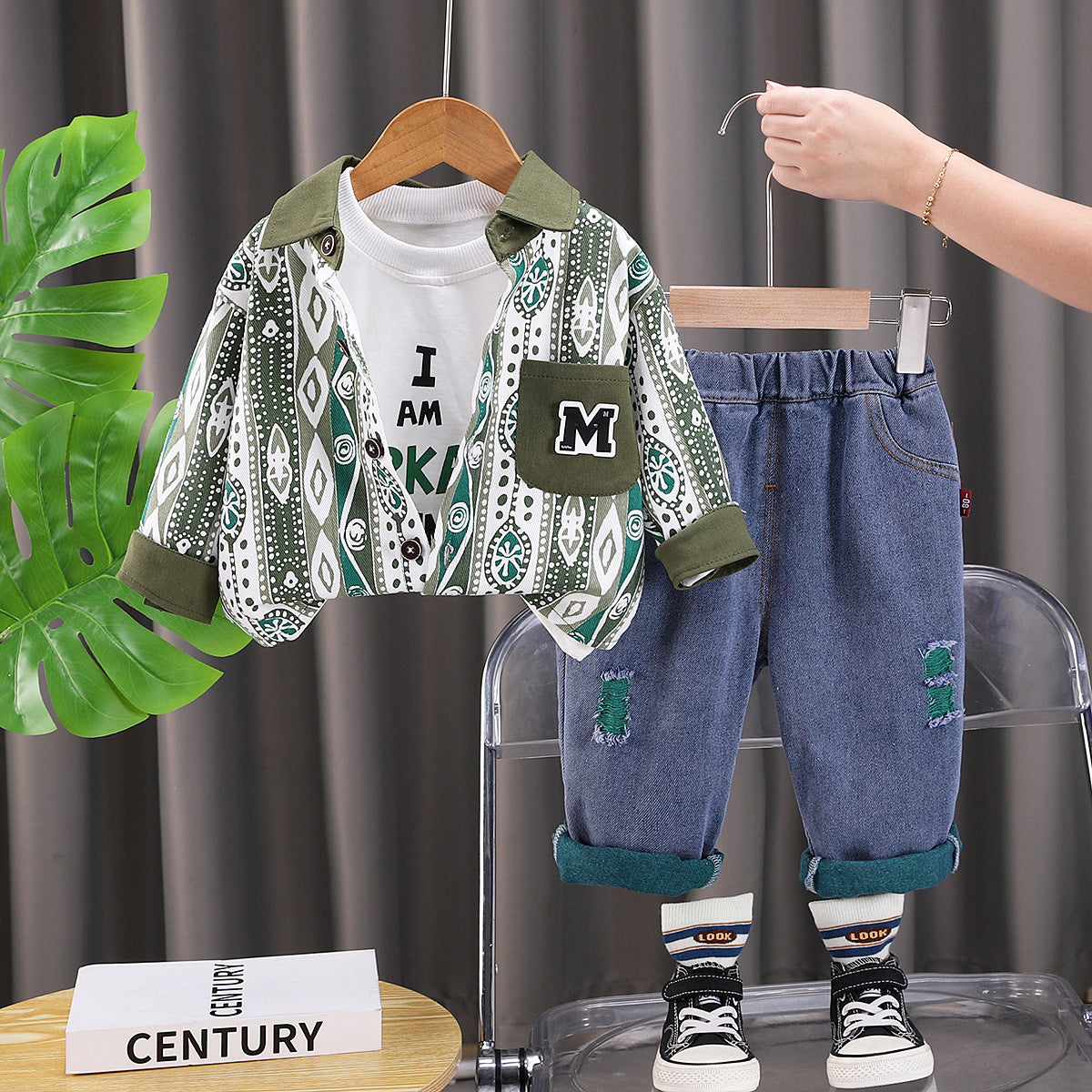Completo Bimbo "Ethnic Vibes" Giacca Fantasia, T-shirt e Jeans Strappati
