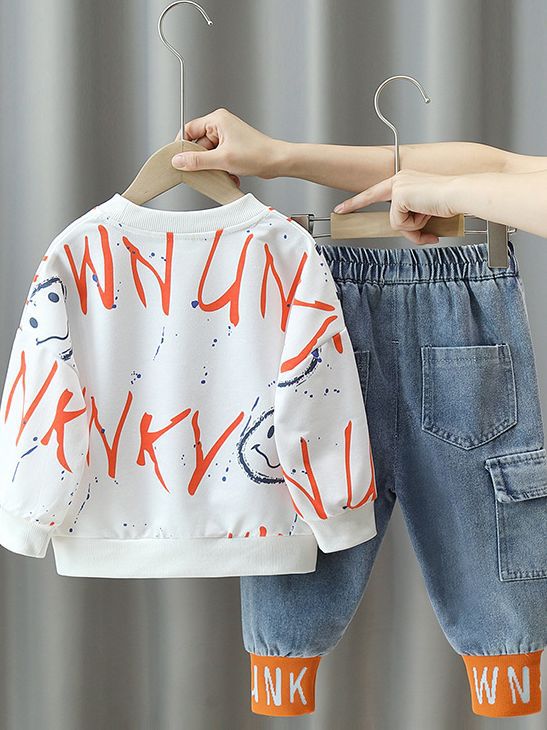 Completo bambino felpa e jeans con stampa smiley e scritte arancioni