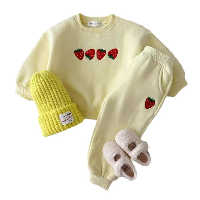 Completo Felpato Bimbo/Bimba “Fragole” – 2 Pezzi