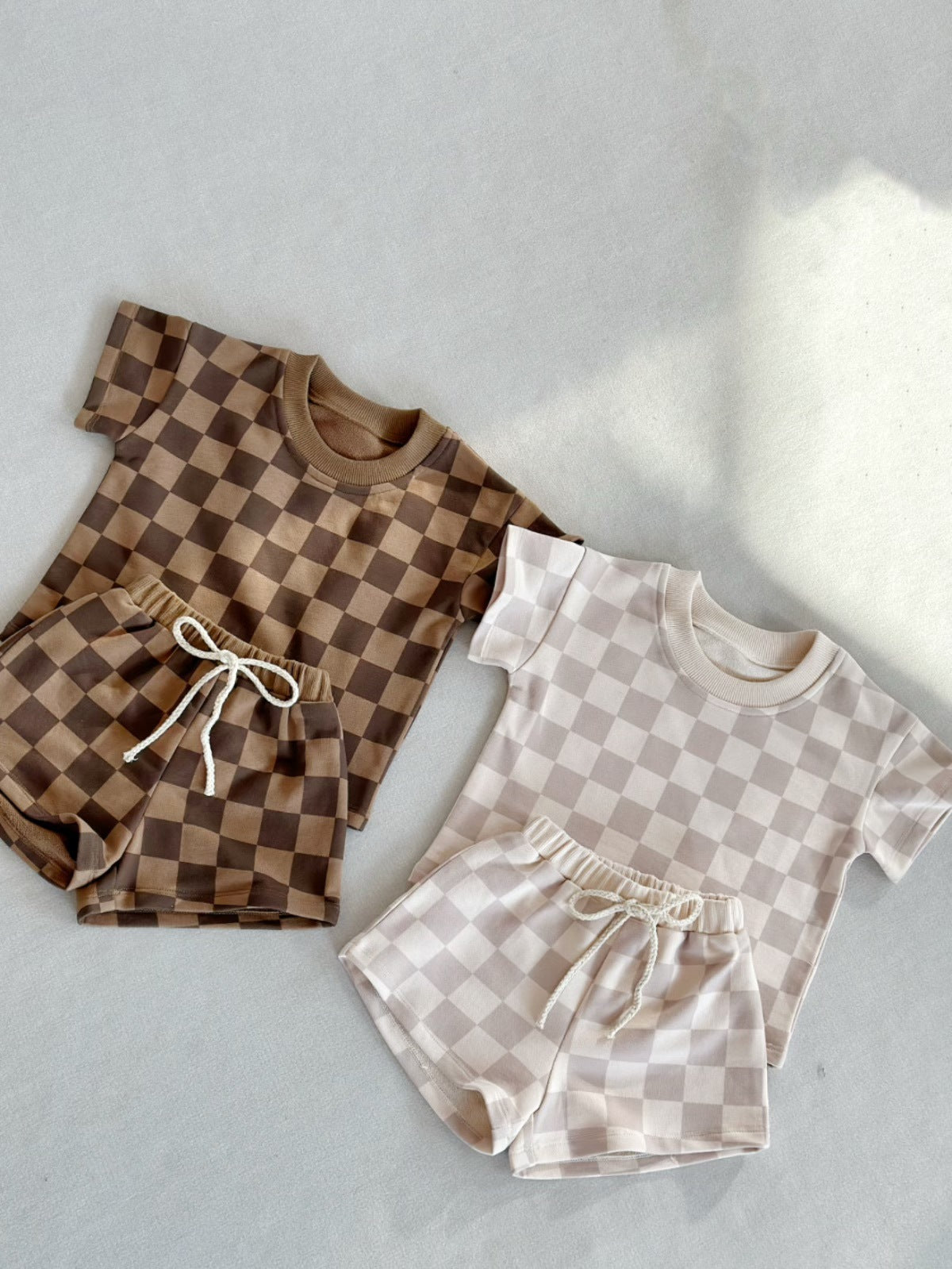 Completo 2PZ Maglietta Bimbo + Pantaloncini Fantasia Scacchi