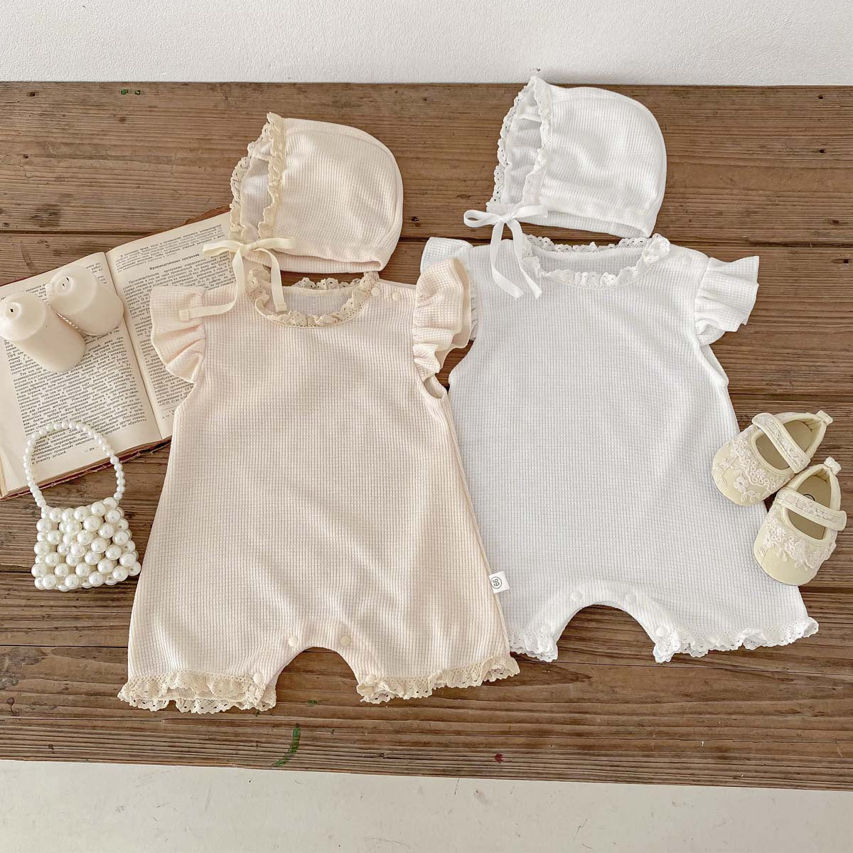 Tutina neonata con cuffietta coordinata Eleganza e comfort estivo