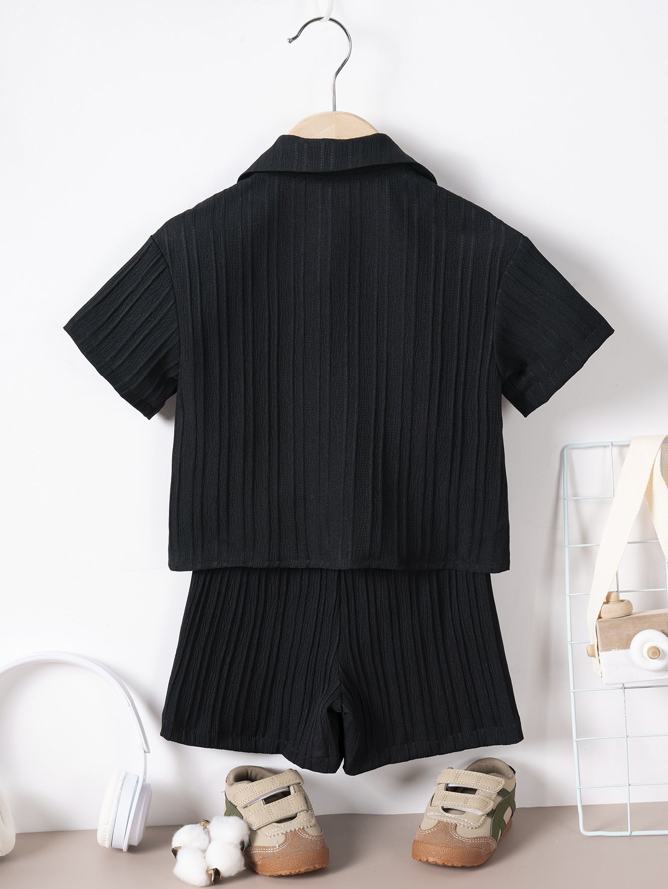 Completo Estivo Bambino in Cotone a Coste – Camicia e Shorts