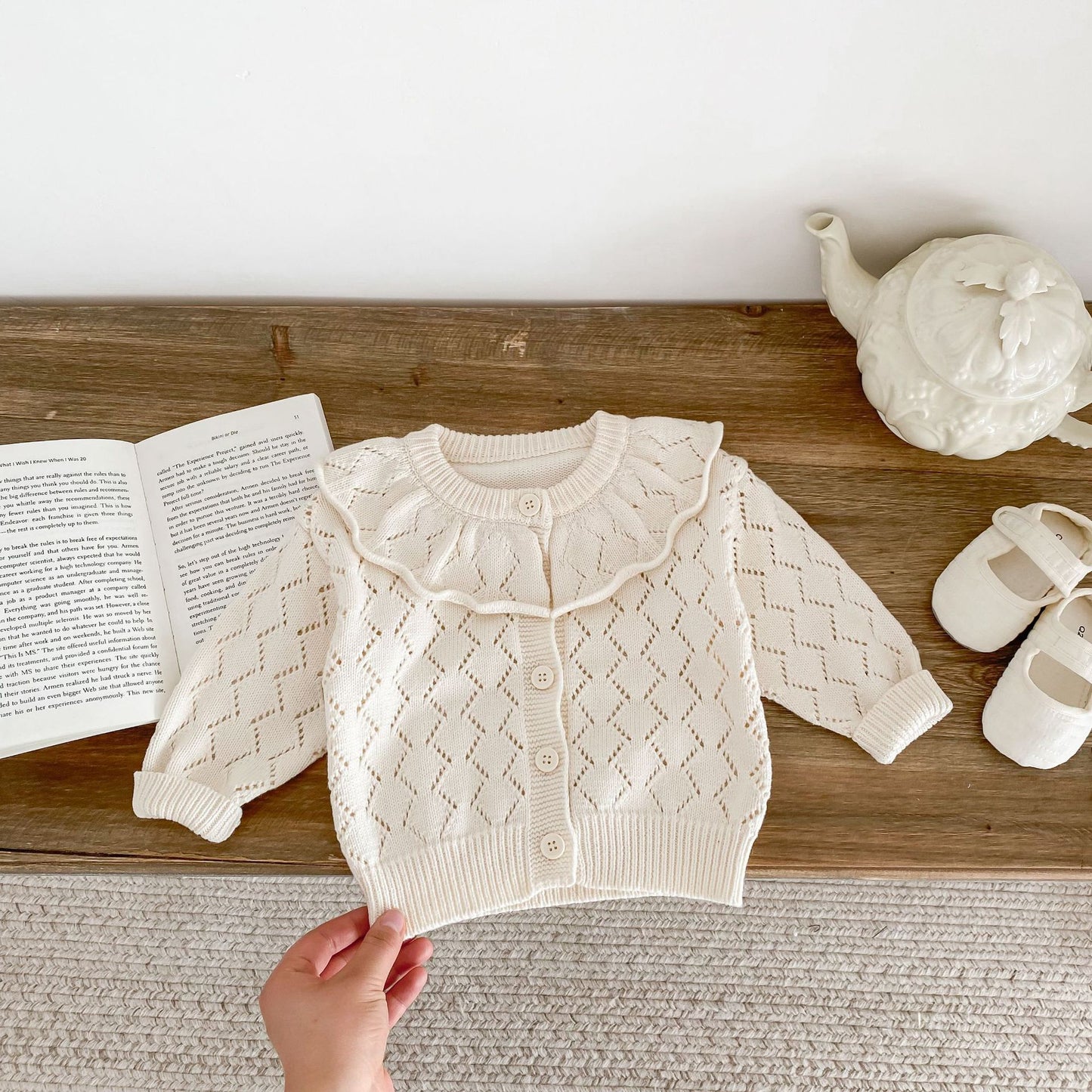 Cardigan Neonata/ Bimba in Maglia con Colletto Volant – Lavorazione a Rombo