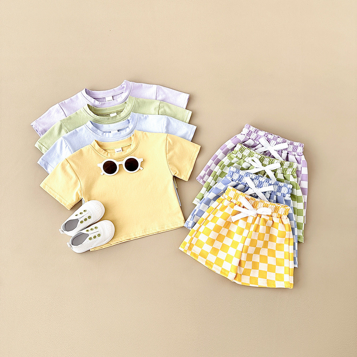 Completo Estivo Bambino T-Shirt Monocolore e Shorts a Scacchi