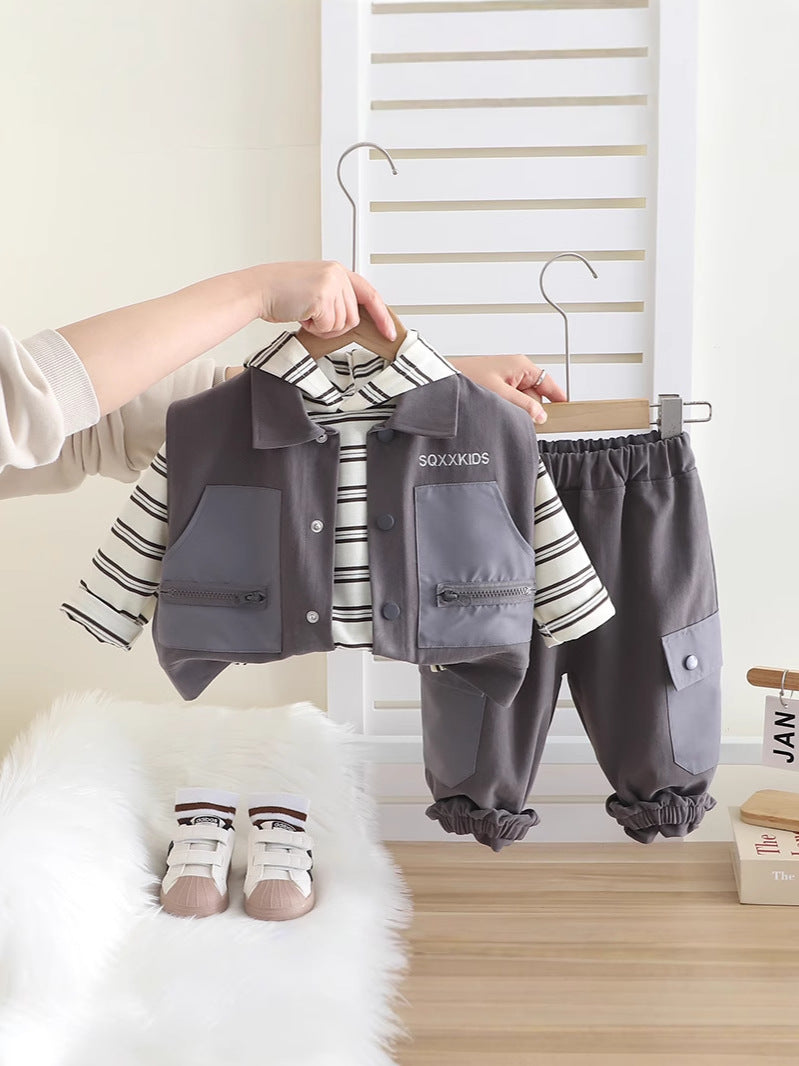 Completo Bambino 3 Pezzi Camicia a Righe, Gilet Multitasche e Pantaloni Cargo